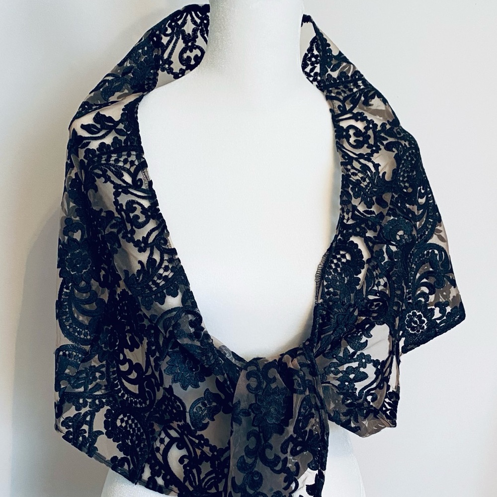 Beautiful Laced Shawl - Picture 3 of 8